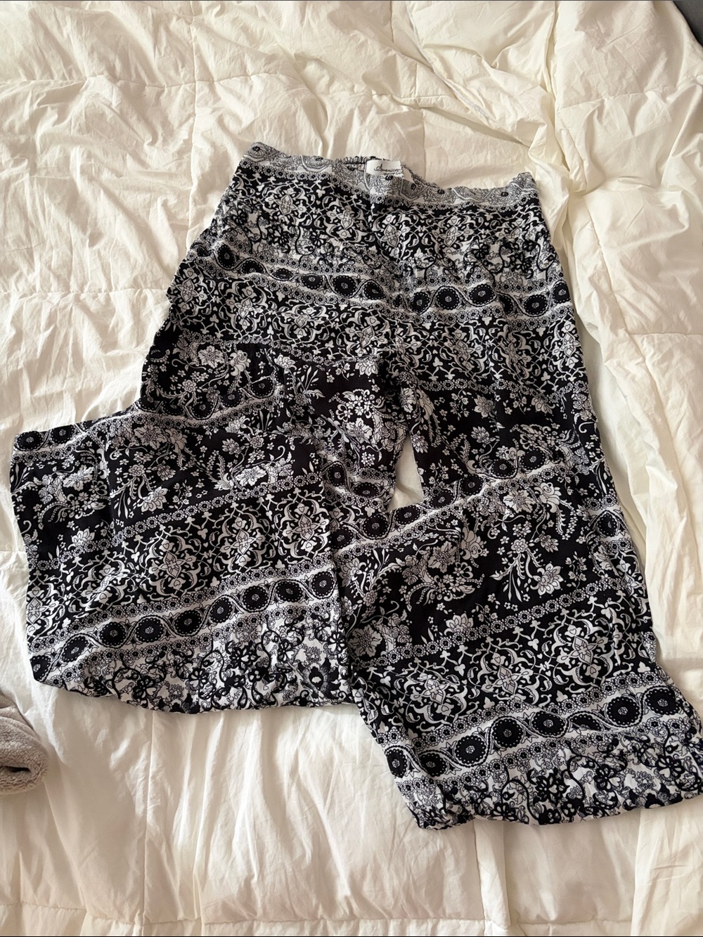 American Rag Black & White Paisley Lounge Pants